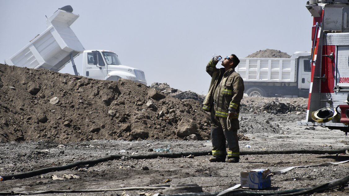 Aunque ya son tres años de que se cerró el Relleno Sanitario Los Laureles en Tonalá, en el Plan de Cierre, Rehabilitación y Abandono de la empresa CAABSA EAGLE de mayo a junio de 2024 muestra que el avance de clausura es de 23.31% y en cumplimiento global de 50.54%, responsabilizando a los municipios de la Zona Metropolitana que no han cumplido con el plan.