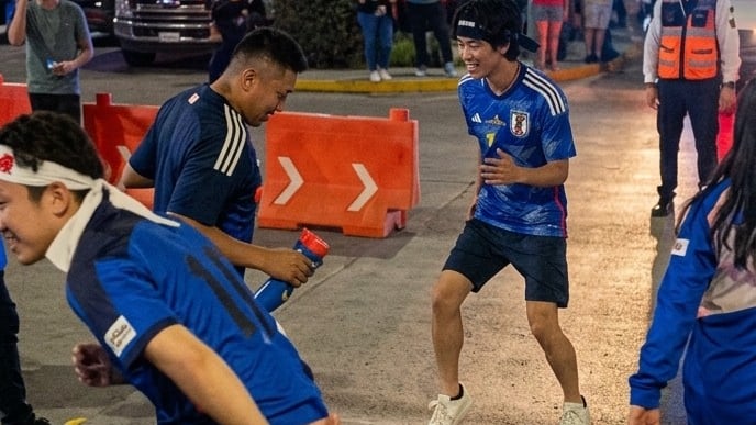 Aunque no tenían la menor idea de cómo bailar el country, los japoneses le echaban ganas.