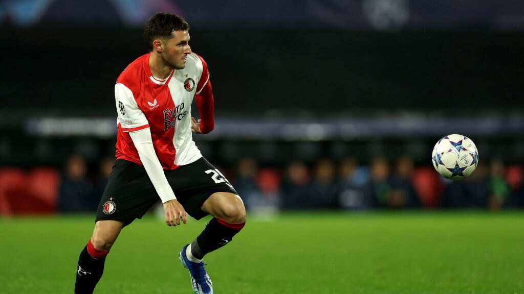 Santiago Giménez es el goleador de la Eredivisie.