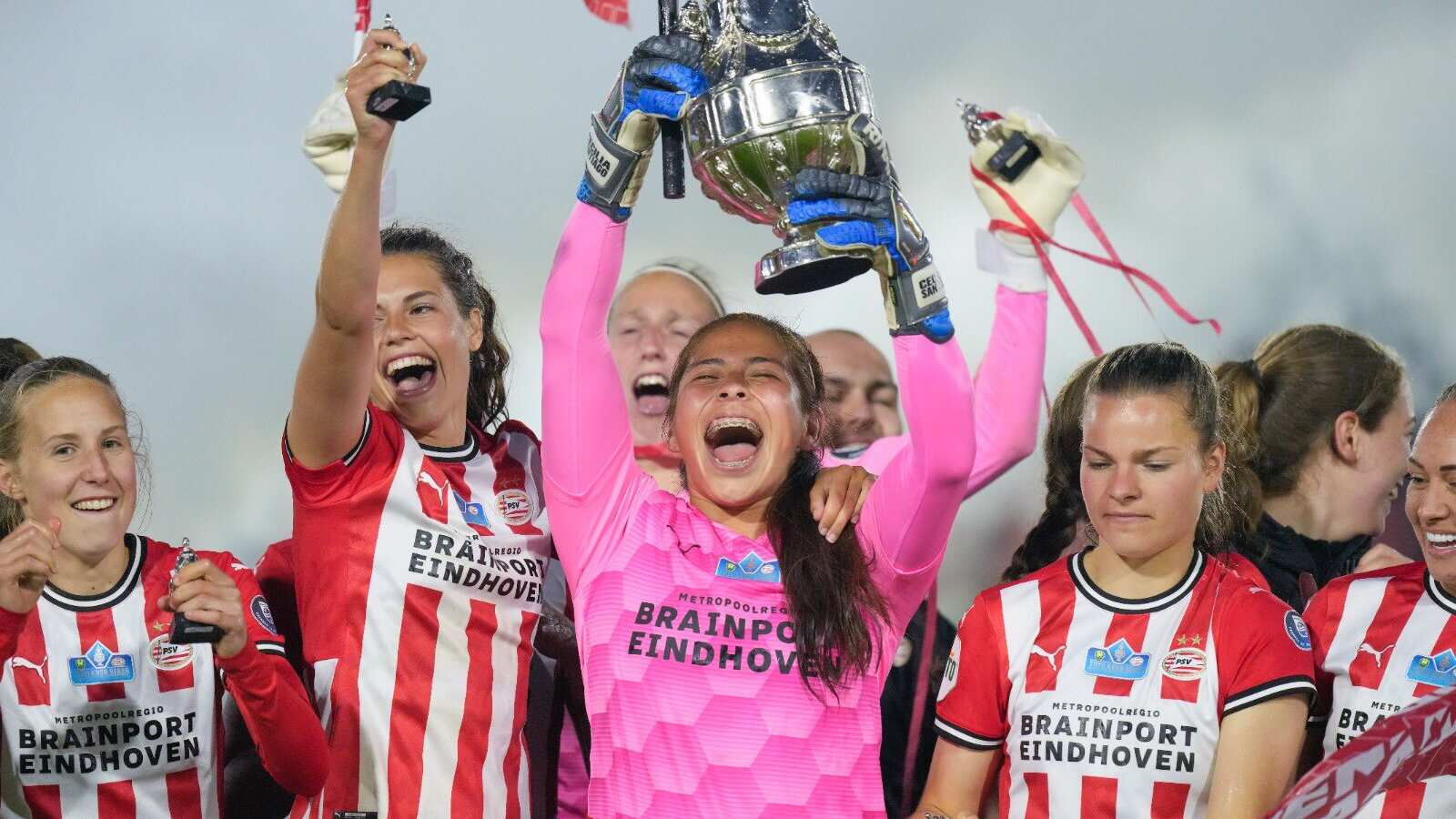 Cecilia Santiago | @PSVespanol