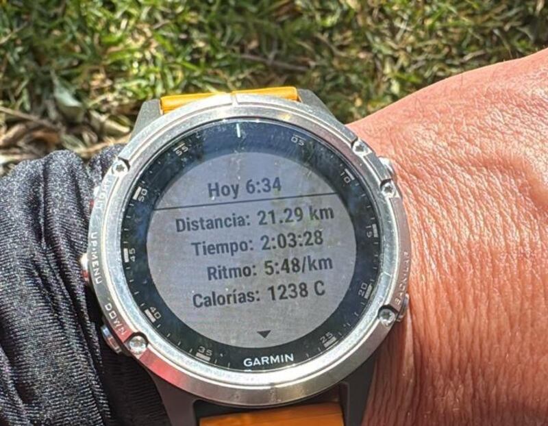 Pablo Lemus participa en carrera deportiva.