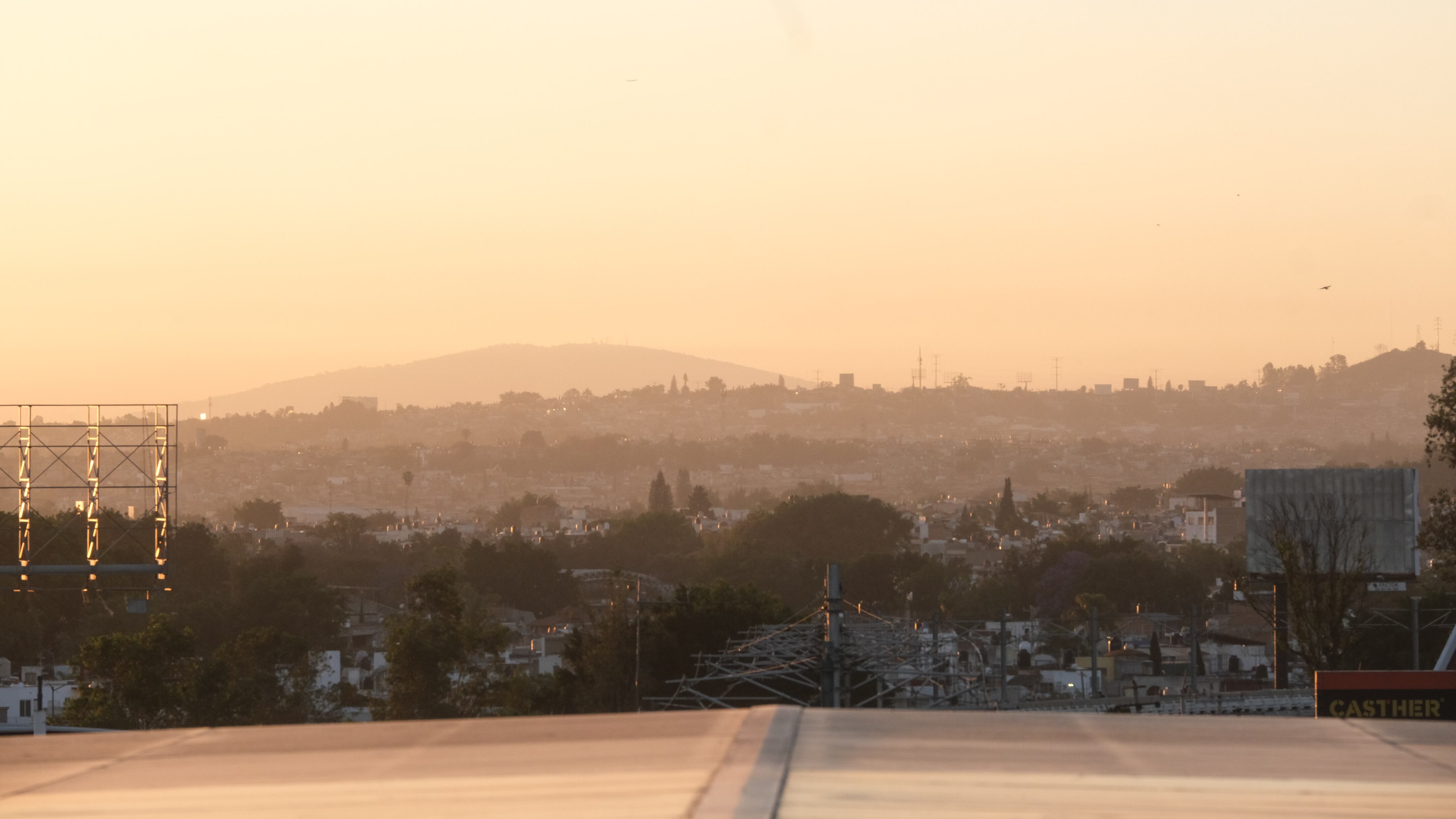 La alerta atmosférica en la AMG fue activada el día de ayer por la Semadet debido a la mala calidad del aire. CORTESÍA