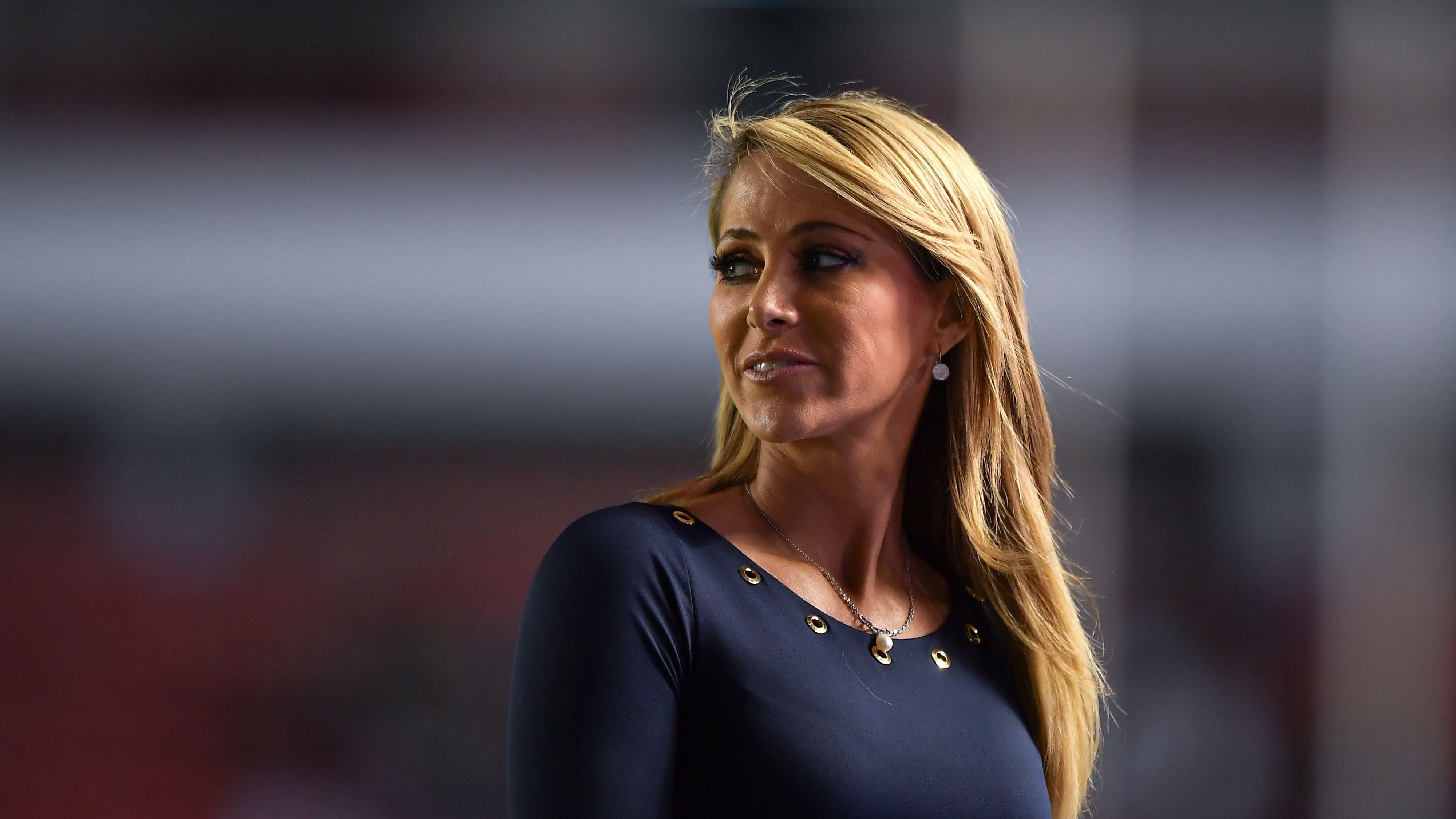 Inés Sanz durante cobertura en cancha.