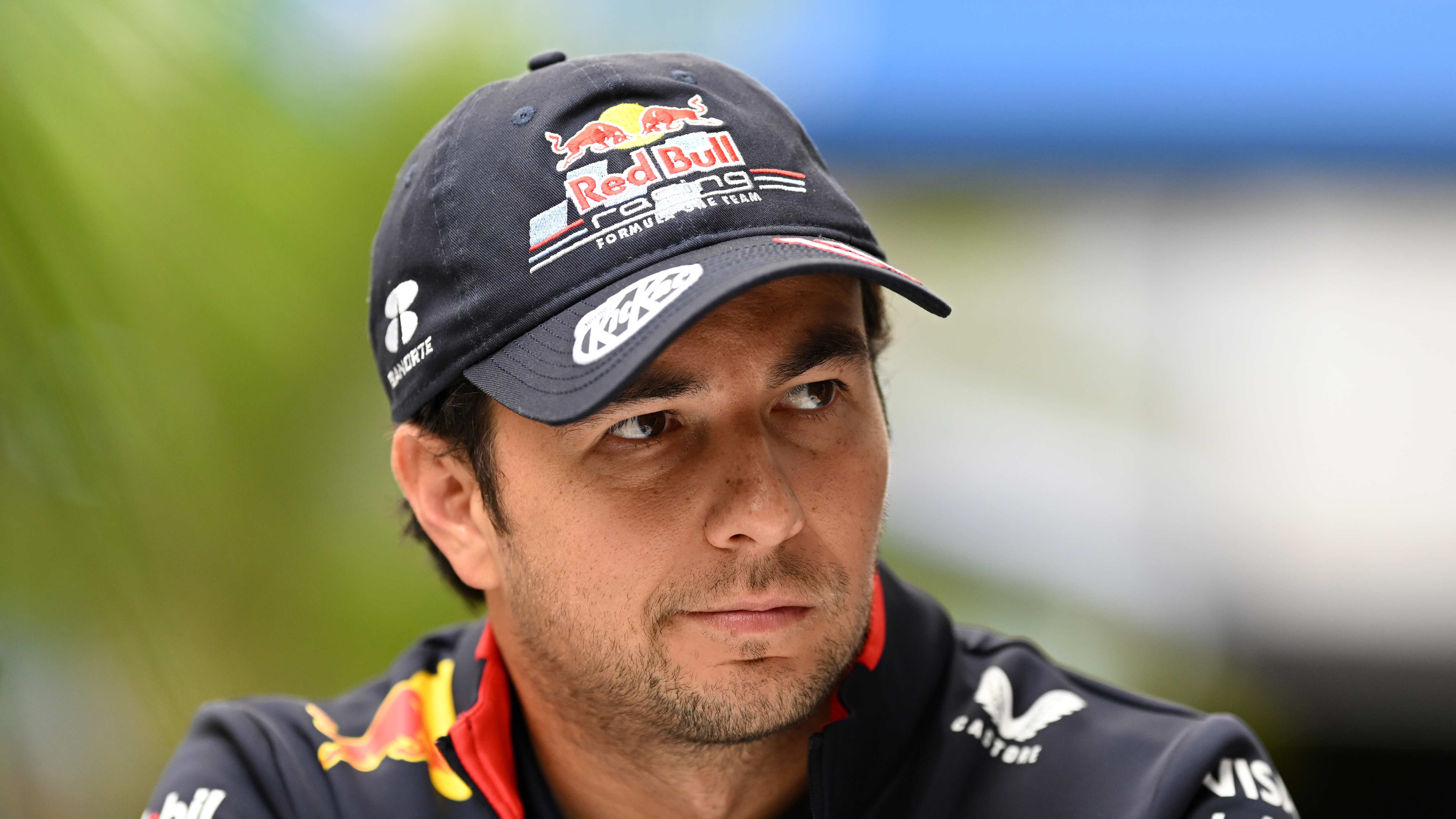 Checo Pérez suma 15 carreras sin podio.