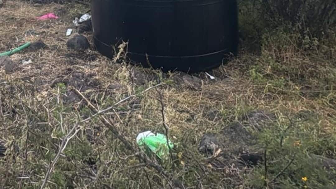 Elementos del Ejército en recorrido de vigilancia por el poblado del Tarimoro, en el municipio de Degollado, Jalisco, por donde pasa el poliducto de PEMEX Salamanca – Guadalajara, detectaron contenedores y cuatro tomas clandestinas, asegurando 12 mil 613 litros de hidrocarburo (gasolina regular).