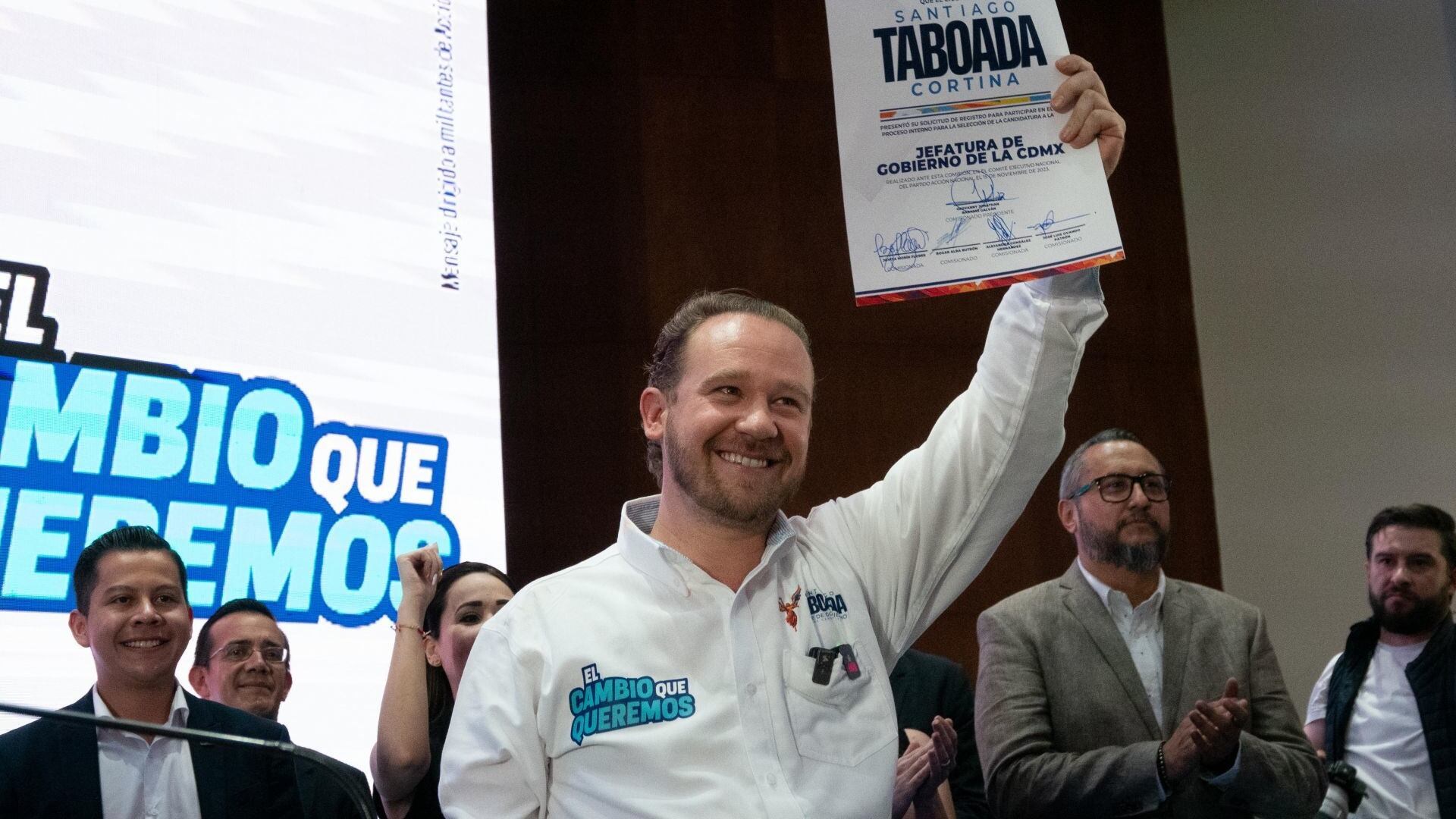 El alcalde con licencia en Benito Juárez, acudió para cumplir el registro como precandidato a jefe de gobierno de la Ciudad de México por la alianza PRI-PAN-PRD. Taboada Cortina expresó que le ganará la ciudad a Clara Brugada y que apoyara totalmente a la próxima presidenta Xóchitl Gálvez.