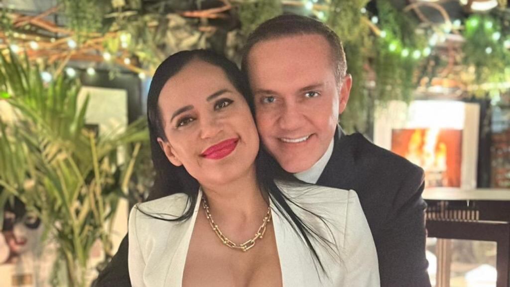 Sandra Cuevas y Adrián Rubalcava.