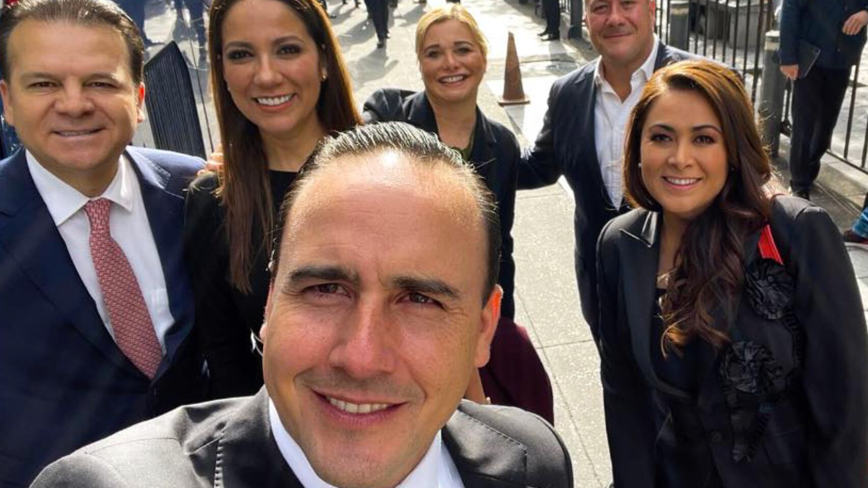 Presente en la toma de protesta de Claudia Sheinbaum.