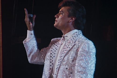 Revelan que Juan Gabriel fue abusado a los 13 años por un sacerdote