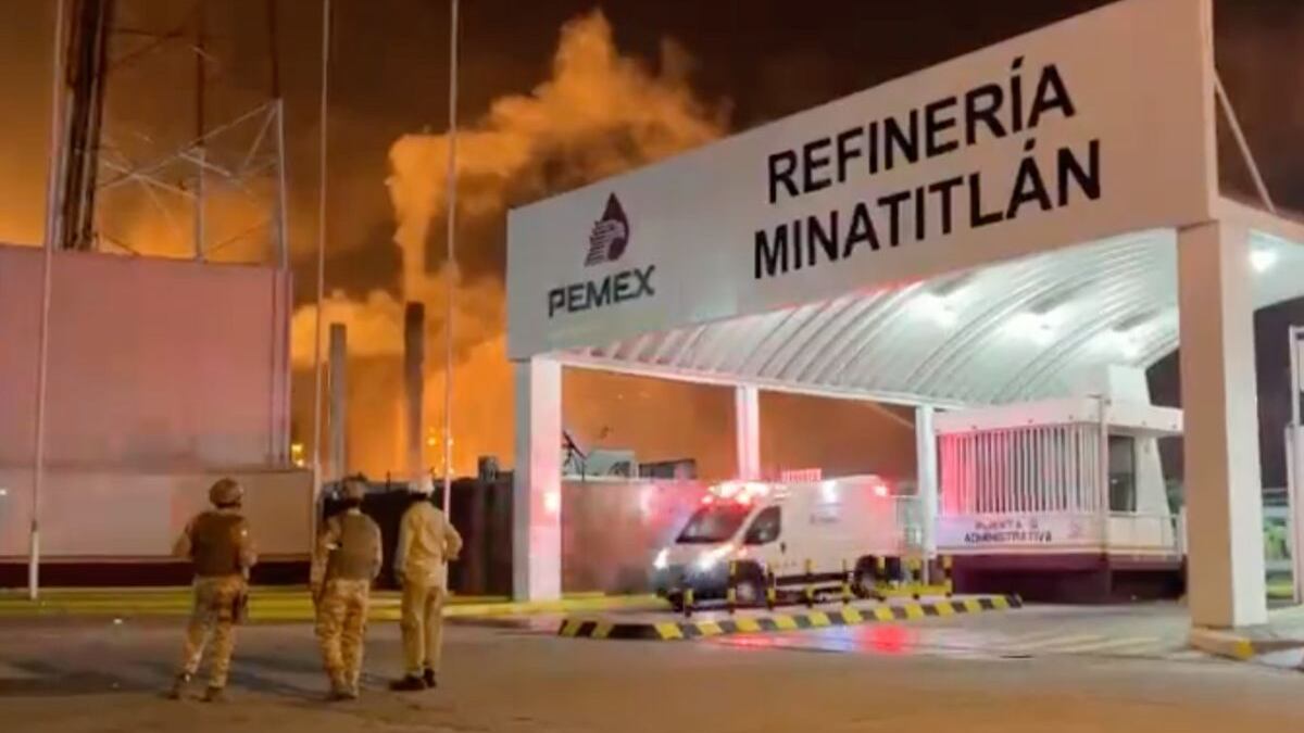 Incendio en Refinería de Pemex en Minatitlán, Veracruz.