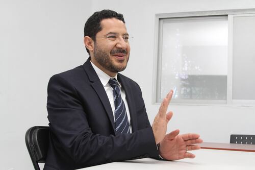 Martí Batres presenta su licencia como senador