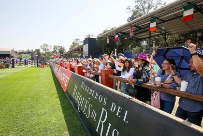 Música y trajes típicos animan la fiesta del Longines Global Champions Tour México