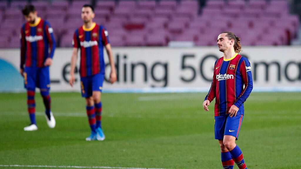 Barcelona deja escapar el liderato ante el Granada