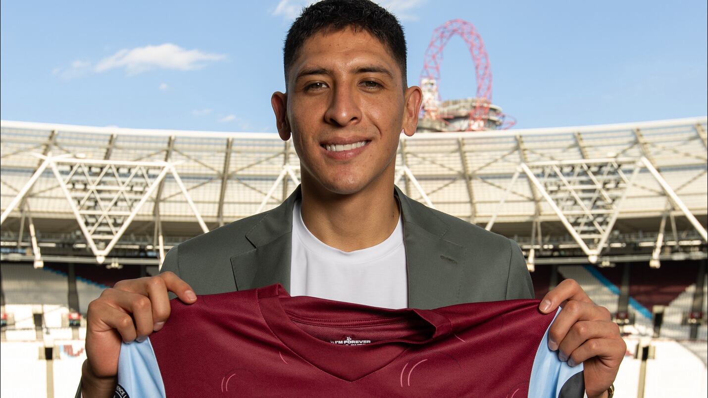 Edson Álvarez firmó por cinco años con el West Ham.