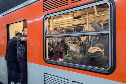 Metro y Metrobús fallan en CDMX; hay líneas afectadas y estaciones cerradas