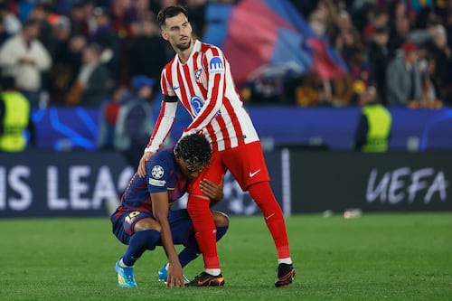 Atlético de Madrid vence al Barcelona y lo deja contra las cuerdas en Champions