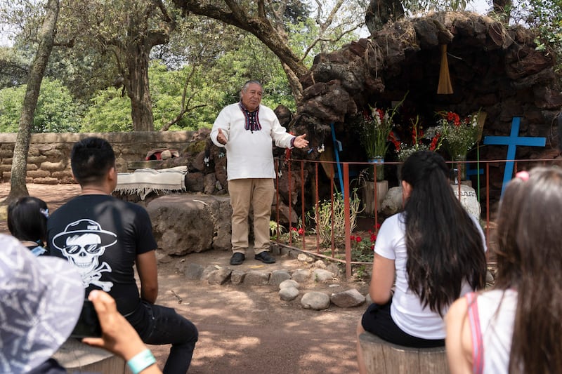 Volcán-Popocatépetl-mexicano-rinde-culto