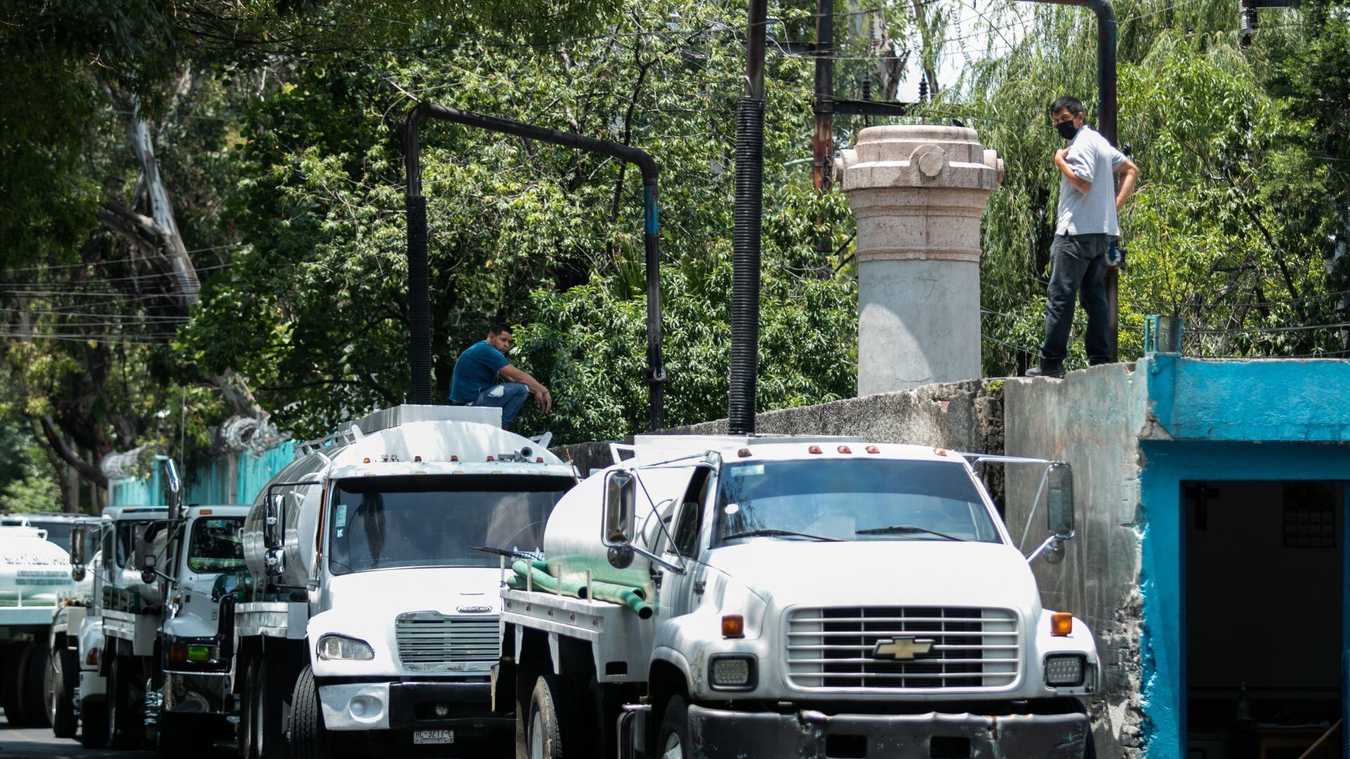 En Tlalpan se vive escasez de agua y condicionamiento de pipas.