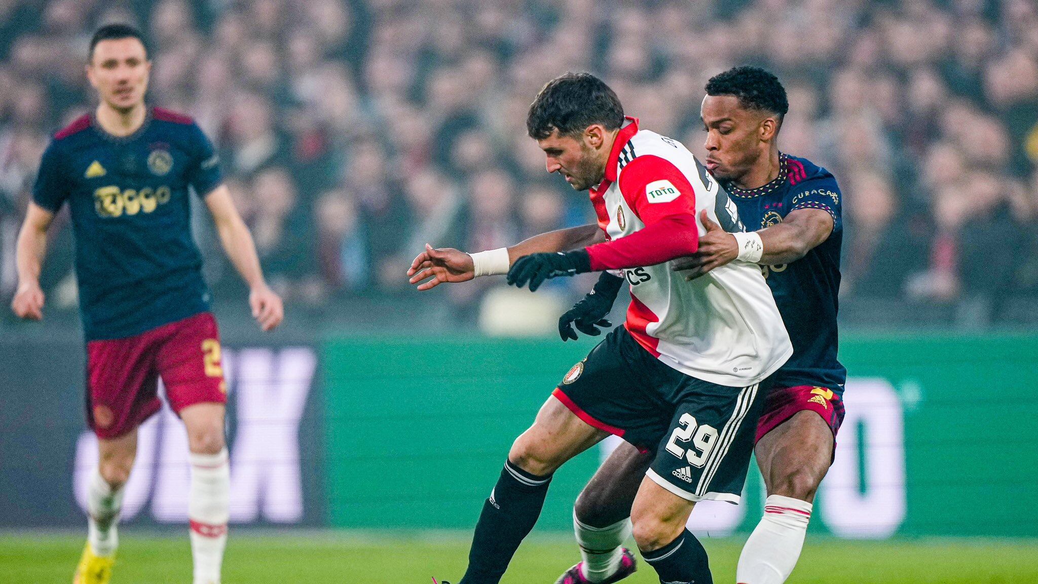 Santiago Giménez vs Ajax