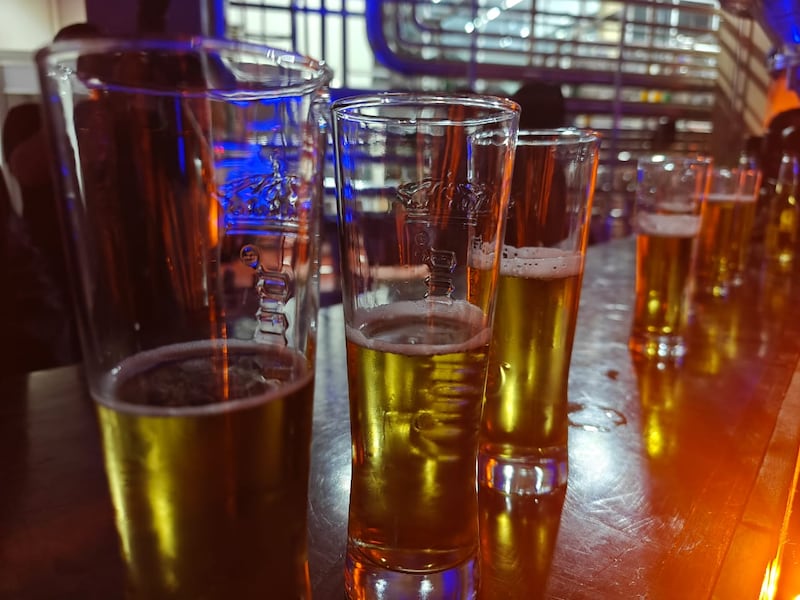La cerveza Corona conmemora su legado con experiencias musicales, ediciones especiales y premios inéditos que incluyen viajes, festivales y boletos para la Copa Mundial 2026.