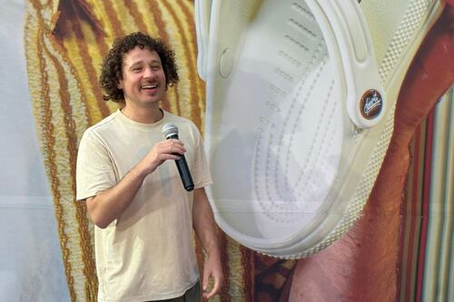 Luisito Comunica presenta segunda colección con famosa marca de calzado