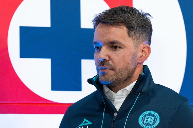 Nicolás Larcamón es presentado con Cruz Azul