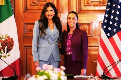 Claudia Sheinbaum, cara a cara con Kristi Noem en el Palacio Nacional