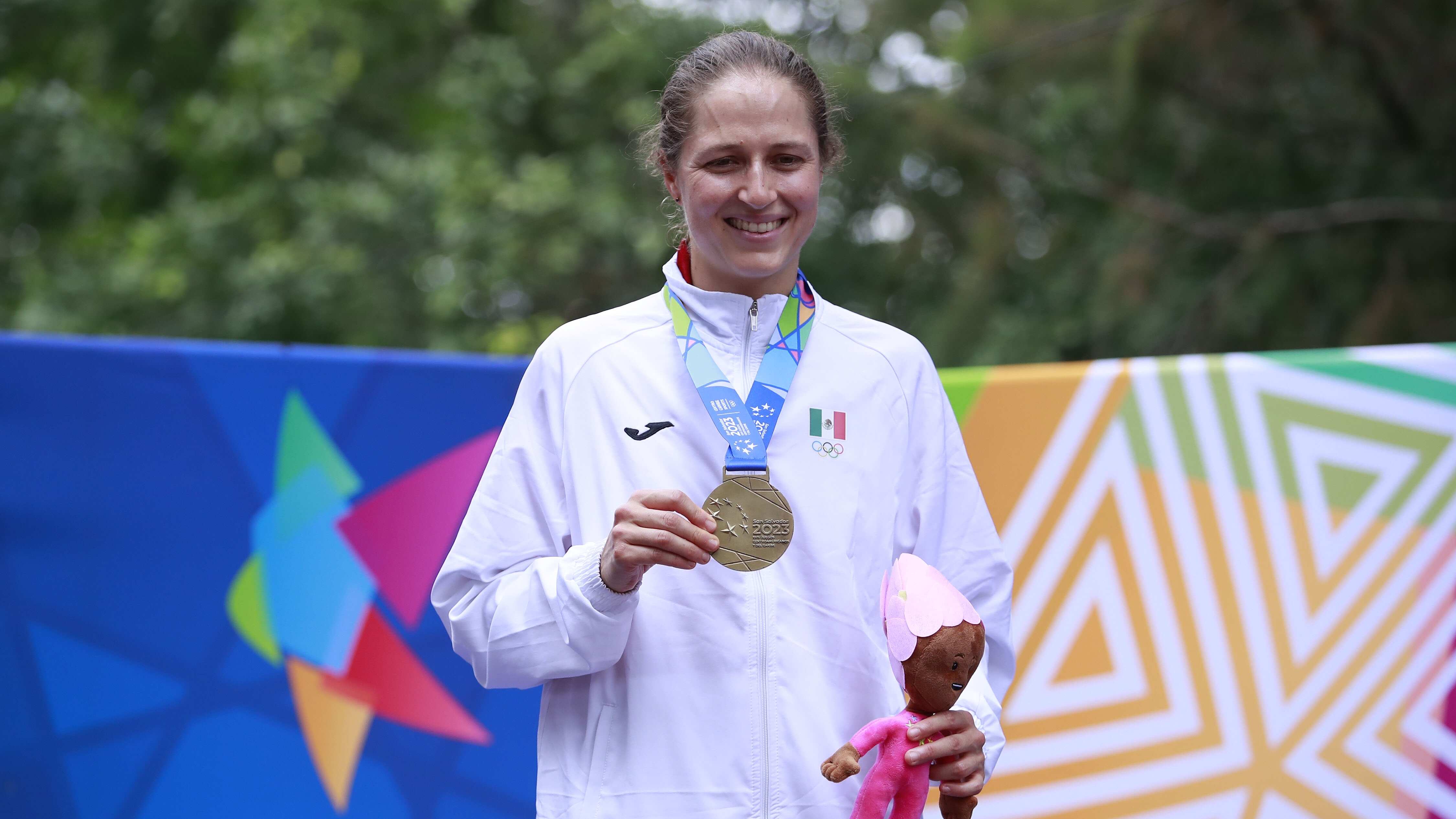 Daniela Campuzano se llevó el oro en ciclismo de montaña.