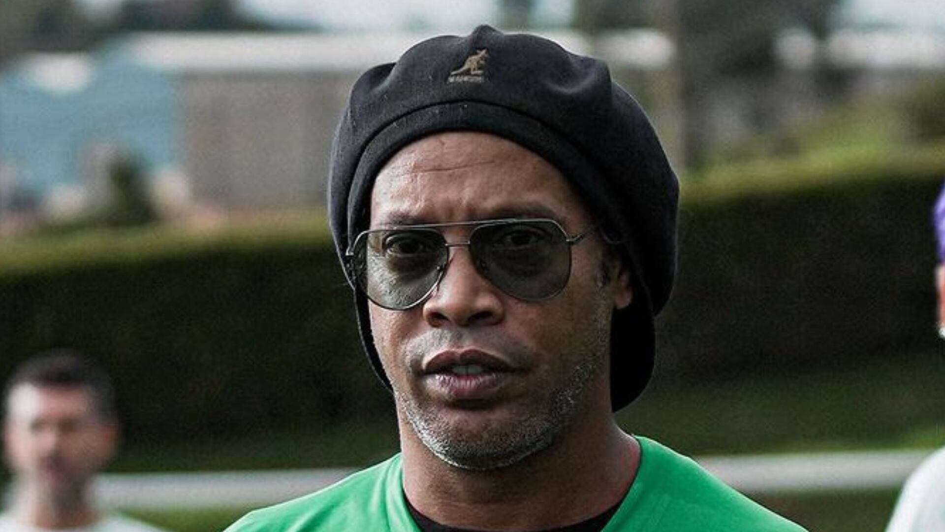 Ronaldinho se puso la camiseta de Atlético Nacional y los hinchas enloquecieron
