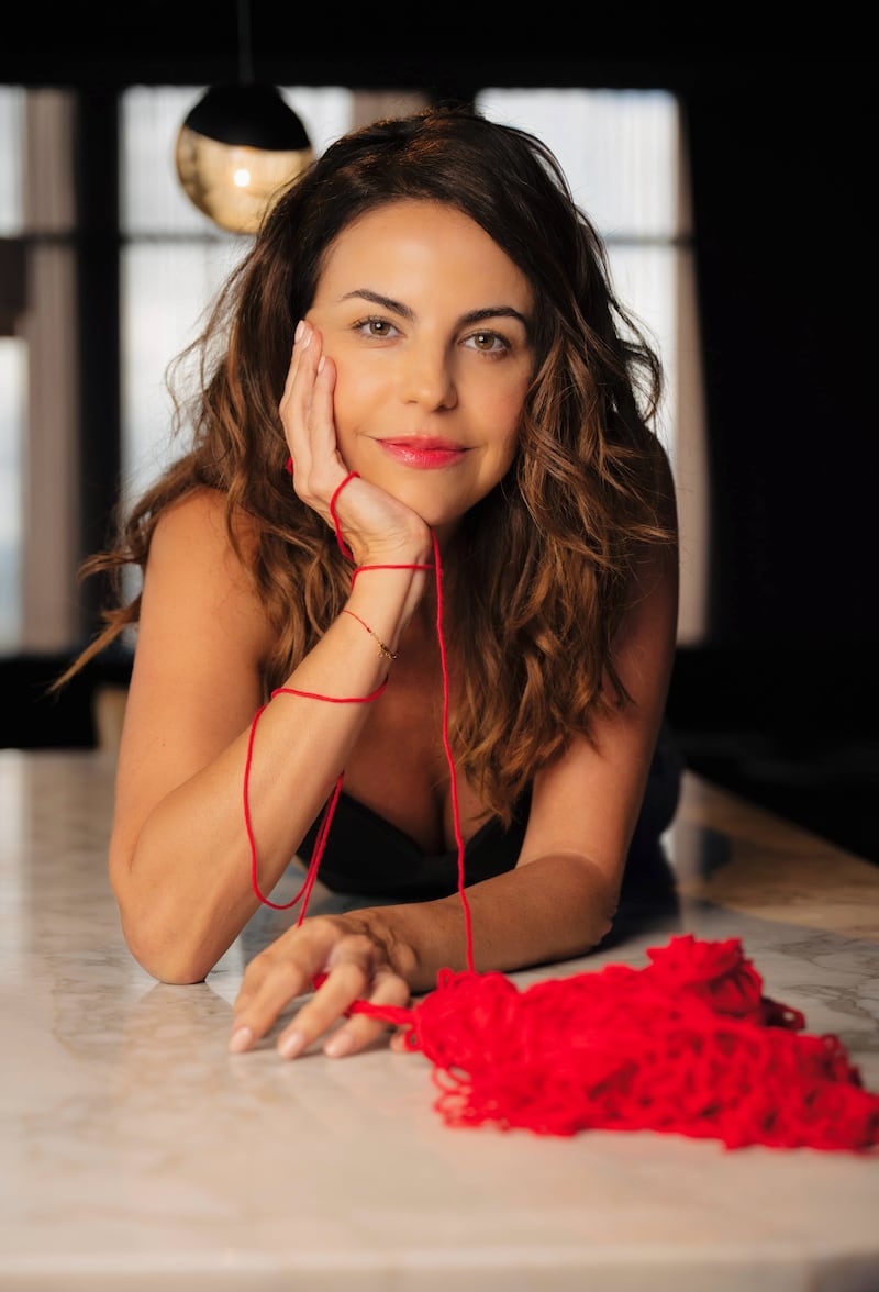 Alejandra Ambrosi visibiliza la violencia de género con la tercera temporada de ‘Hilos’