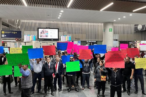 Taxistas bloquearán la Terminal 2 del AICM por permisos “irregulares” a nuevas empresas