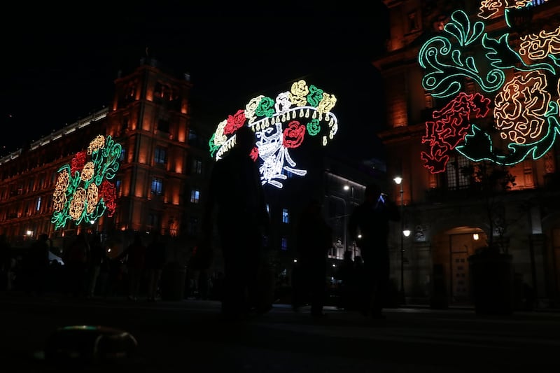 Encendido decorativo por el Día de Muertos en el Centro Histórico