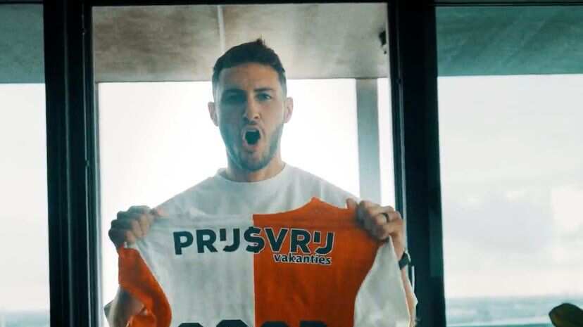 Santiago Giménez extiende su contrato con el Feyenoord