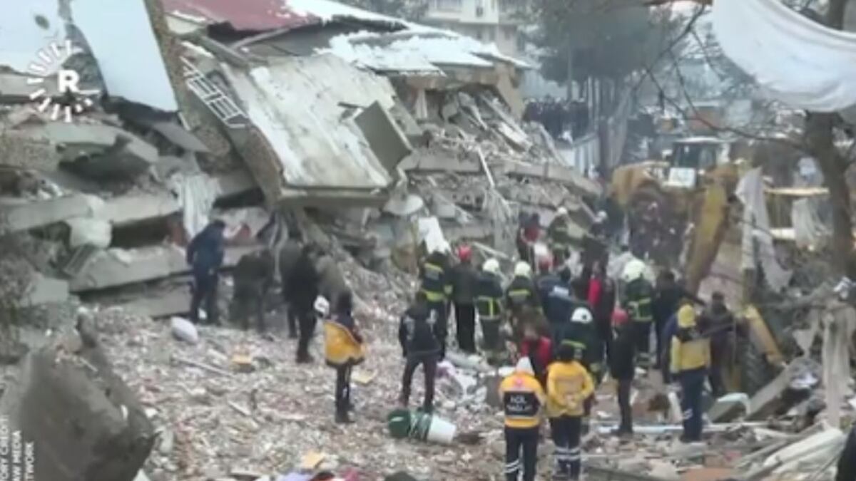 Terremoto mata mais de 1,2 mil na Turquia e Síria