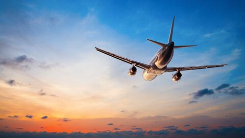 Francia prohíbe los vuelos cortos para disminuir las emisiones de carbono