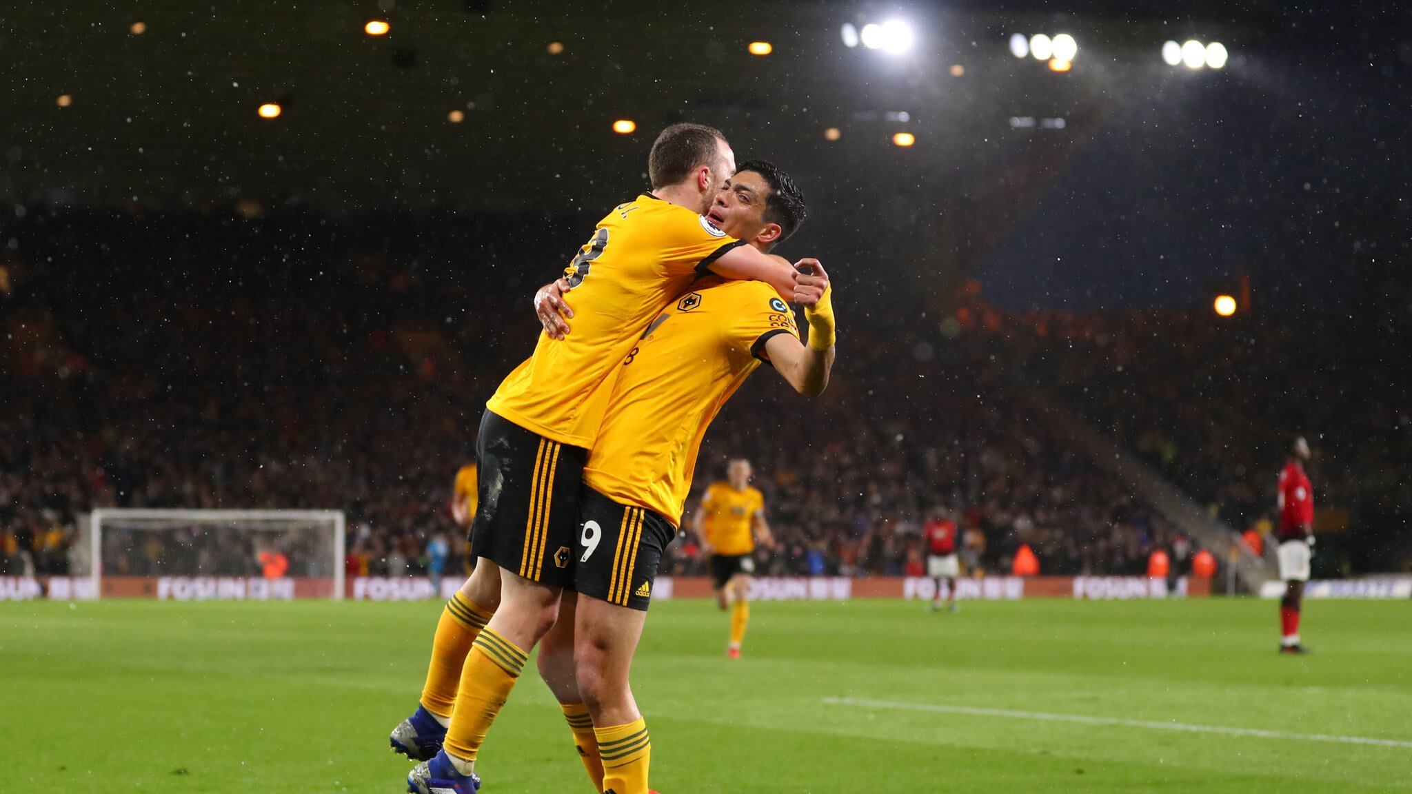 Diogo Jota y Raúl Jiménez