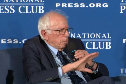 Manifestantes propalestinos irrumpen en conferencia de Bernie Sanders en Washington