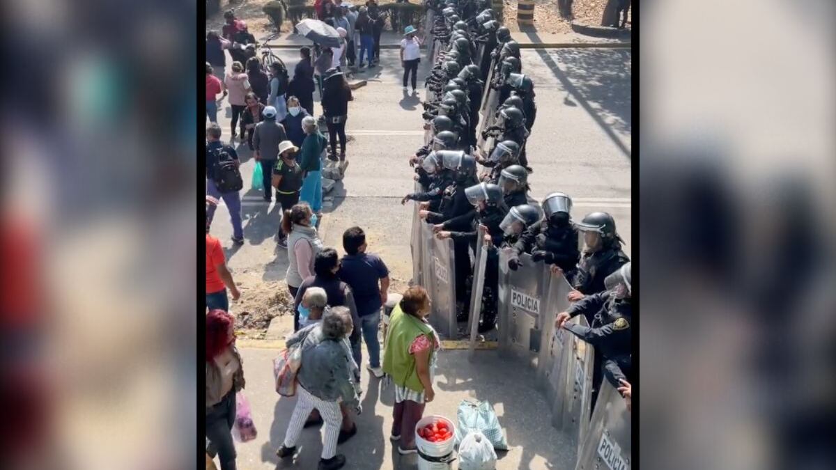 Obras de agua desata enfrentamiento entre policías y pobladores de Xochimilco