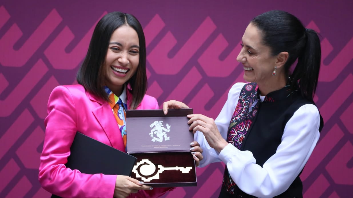La jefa de Gobierno de la Ciudad de México entregó la llave de la ciudad a la astronauta nacida en Guadalajara, Jalisco.