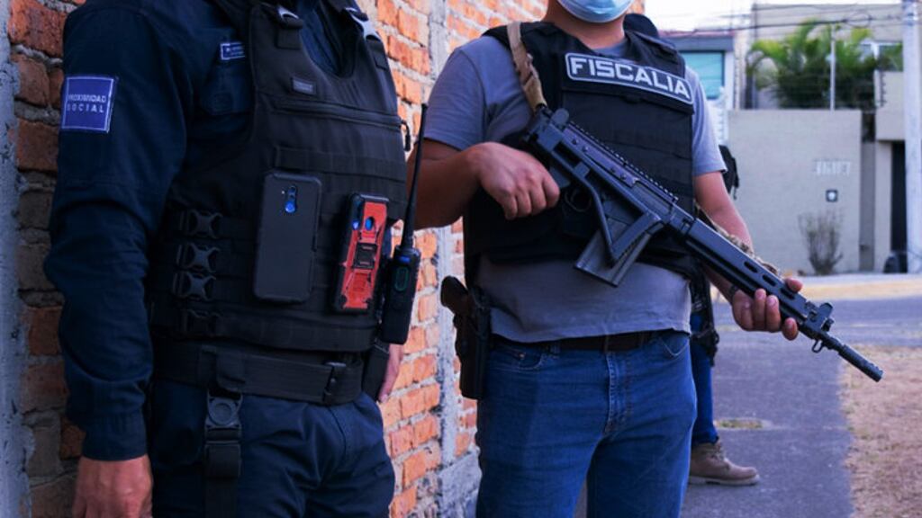 Al sitio acudieron elementos de la Fiscalía del Estado y de la Policía estatal para reforzar la vigilancia.