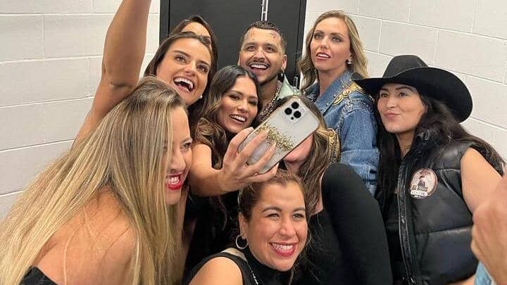 La fotografía de Andrea Meza con Christian Nodal que desata bromas: “Parece un Minions a su lado”