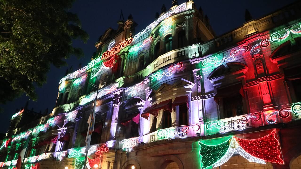 Puebla capital se enciende con alumbrado decorativo por fiestas patrias