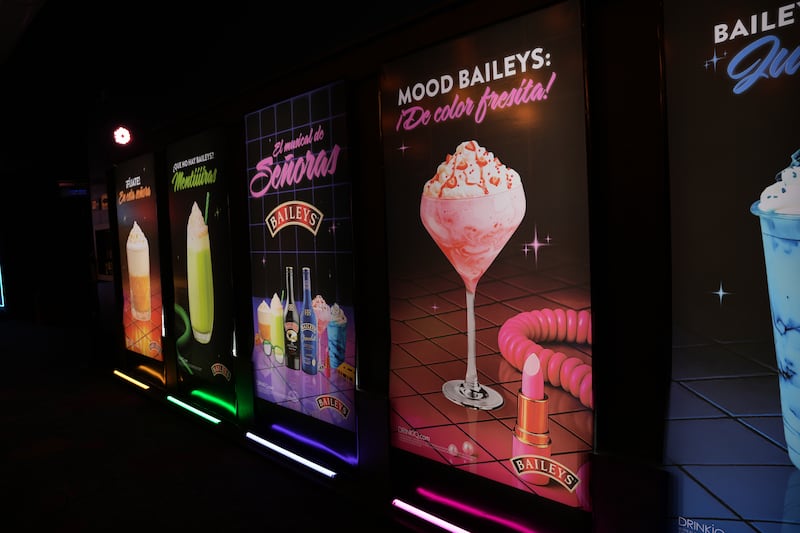 Las actrices retoman los personajes de la exitosa serie de Prime Video, ahora acompañado por Baileys, el licor #1 de las señoras