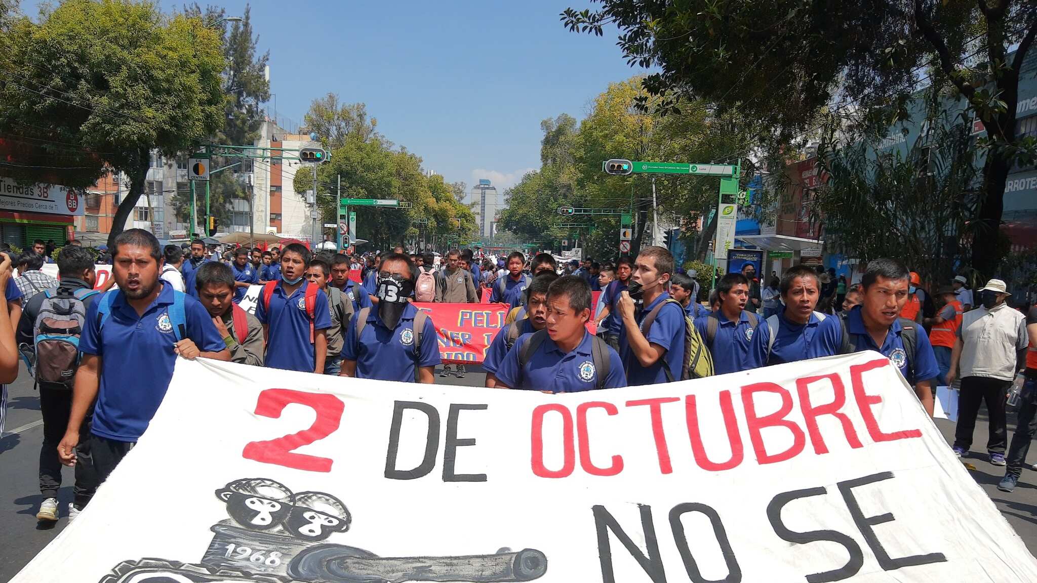 La marcha conmemora el 54 aniversario de la masacre de Tlatelolco. (Lu Peláez)