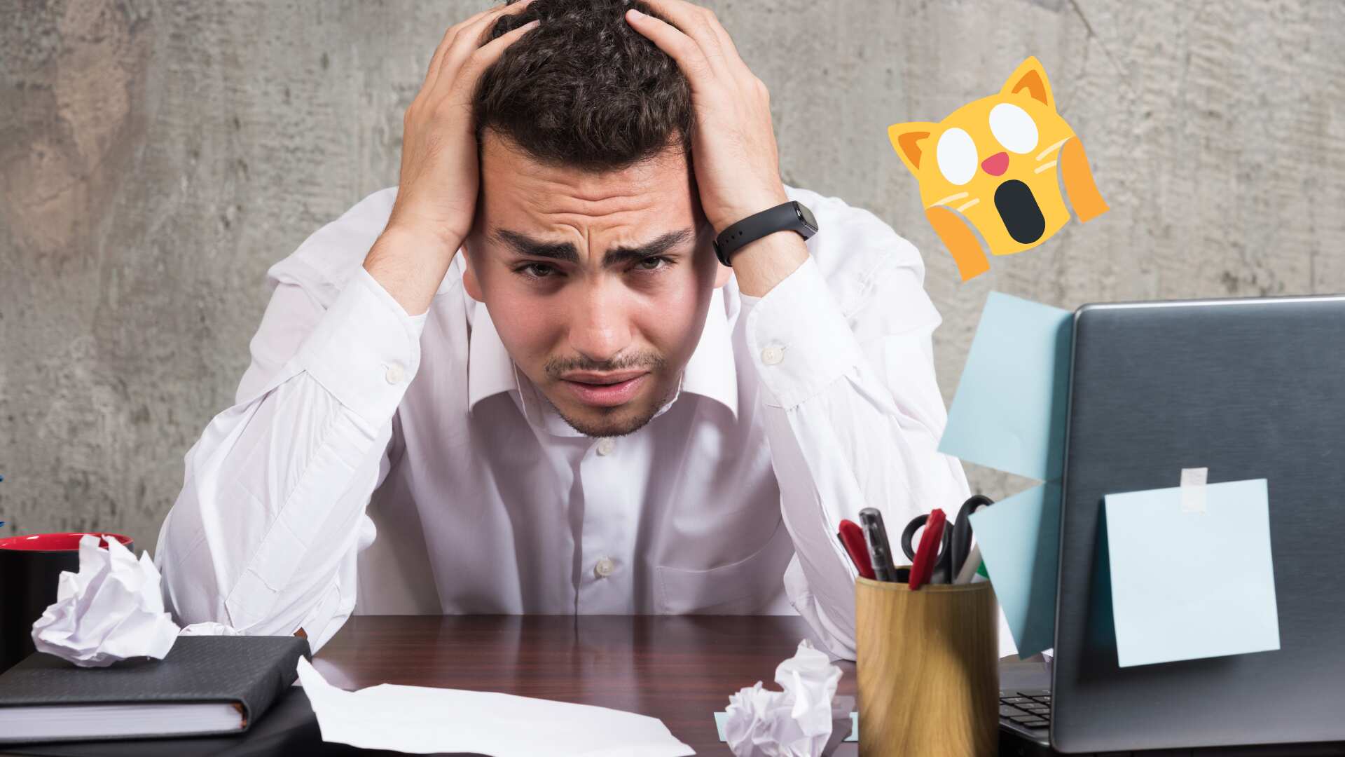 Trabajadores alertan que están expuestos a ocho factores que ponen en riesgo su salud física y mental; estrés y agotamiento crecen.