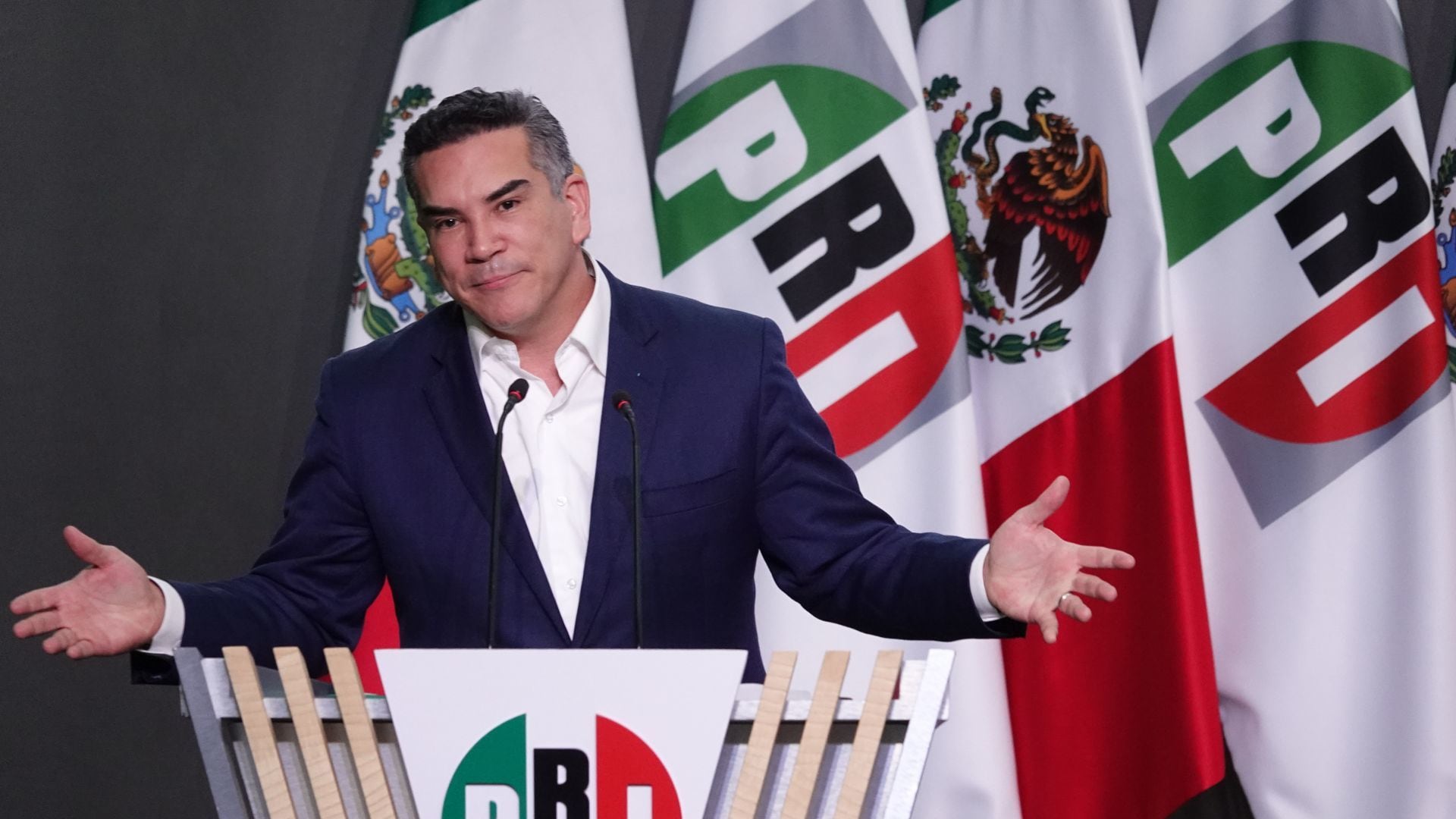 #PolíticaNacional Alejandro Moreno no deja de coquetear con Morena