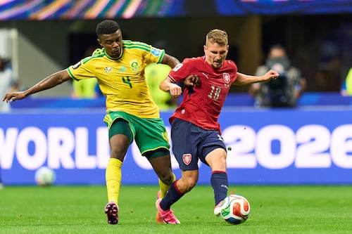 República Checa y Sudáfrica empatan 1-1 y peligra su clasificación a la fase de eliminatoria