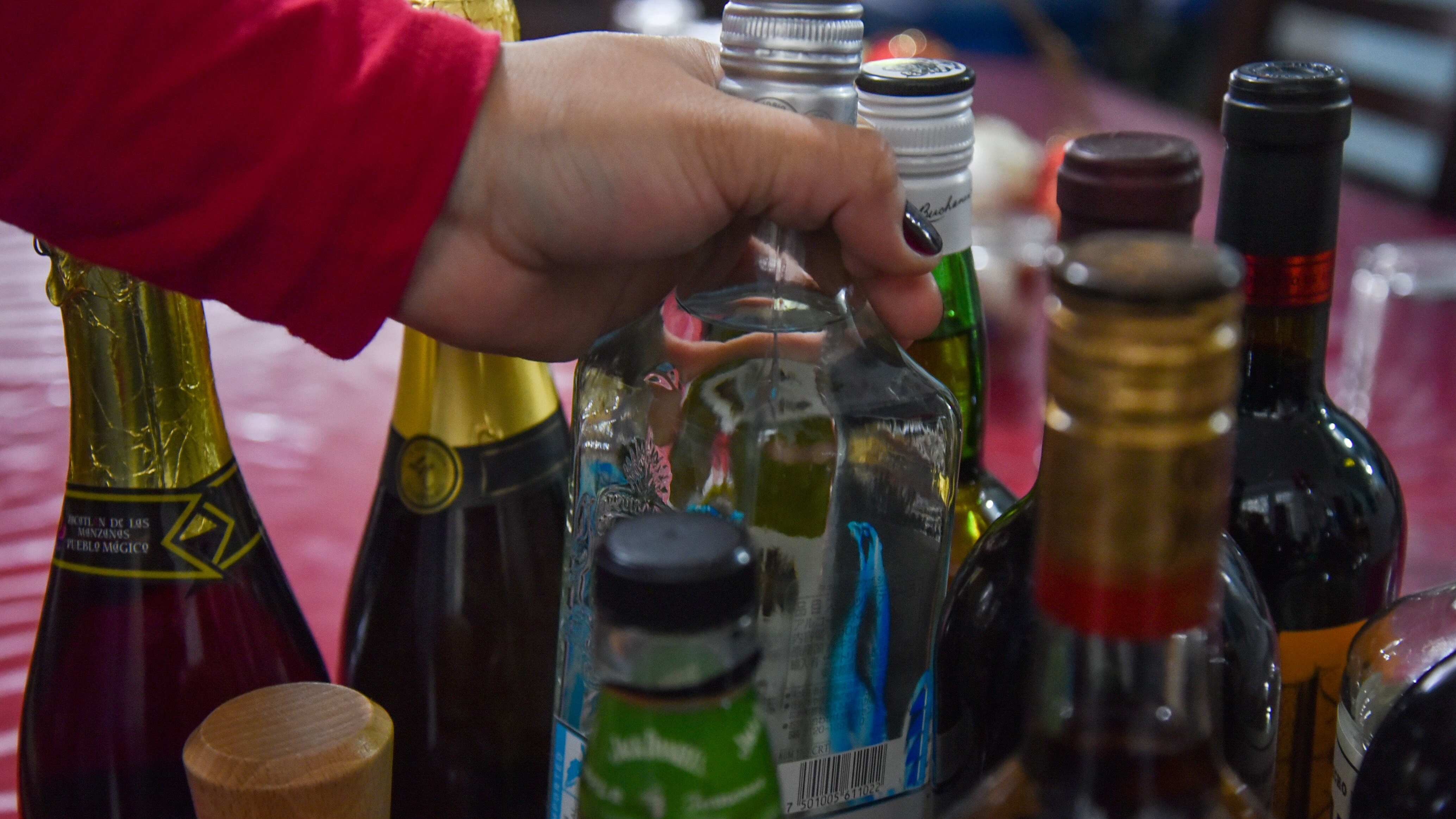 Menores llegan a hospitales intoxicados por alcohol; alto consumo alerta a autoridades en Guanajuato.