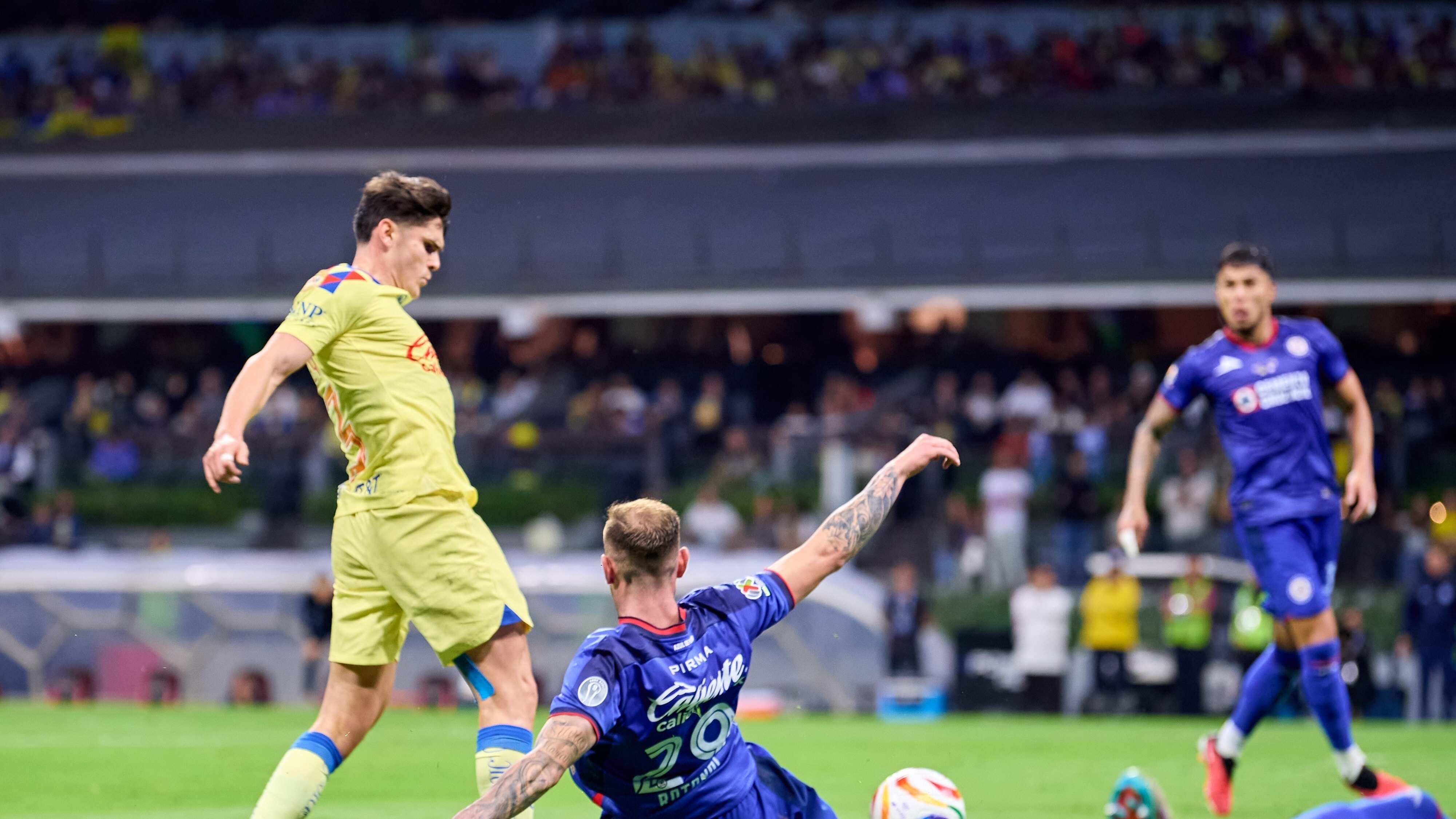 Israel Reyes habló sobre el polémico penal que le marcaron.