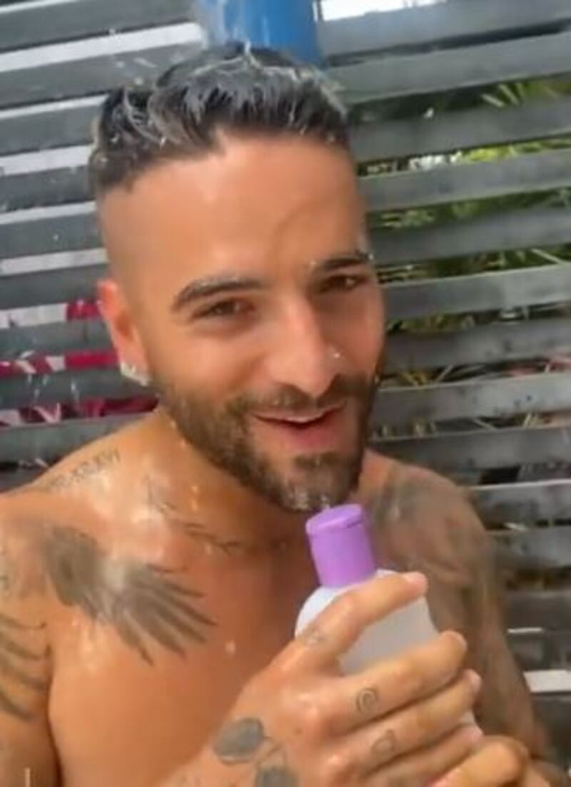 Sobrio Challenge el reto de Maluma cantando en la ducha